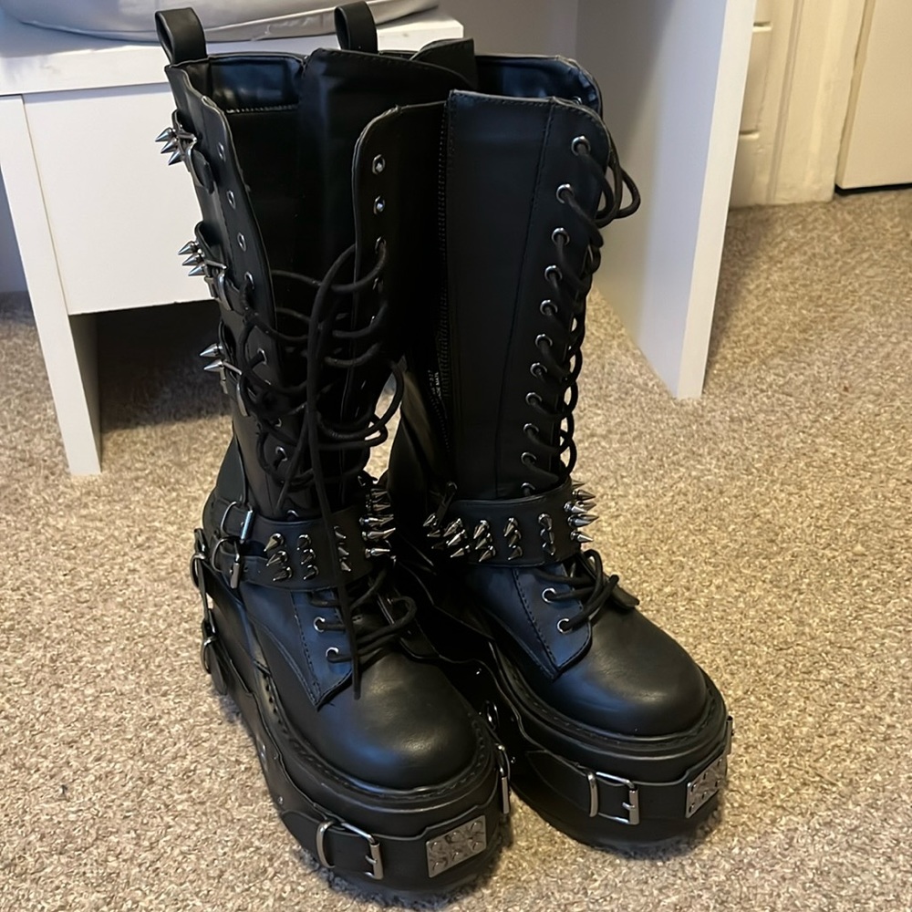Never worn women’s size 8 Demonia swing-327 with box/original packaging.
